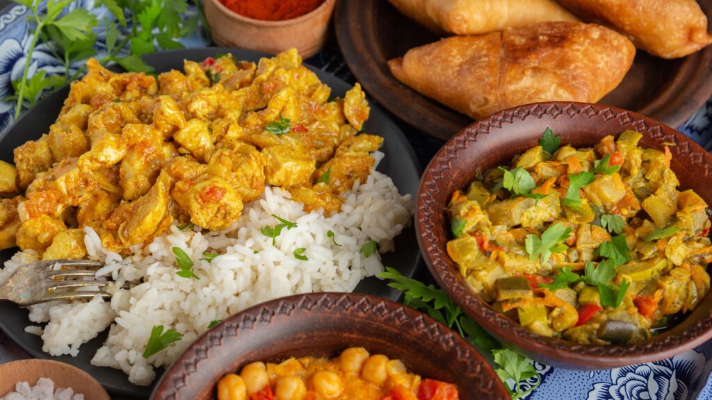 le poulet au curry ne se déguste pas seulement avec les papilles,